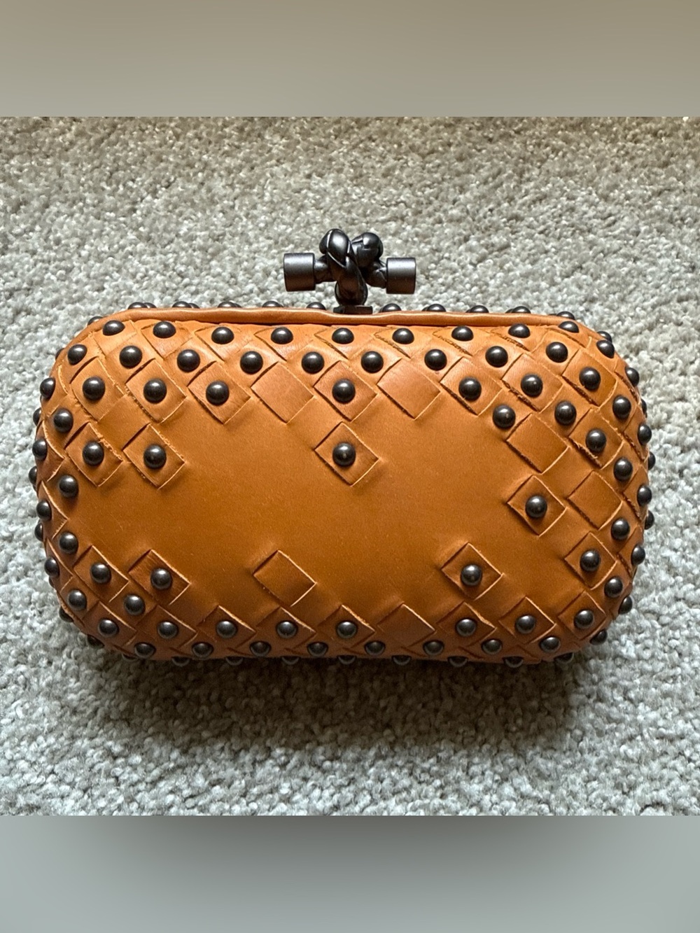 Authentic Bottega Veneta Womens Waxy Nappa Intrecciato Studded Knot Clutch